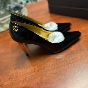 ⭐️⭐️ Brand NEW ⭐️⭐️ Donna Karen Savita-High Heel Pump in the original box